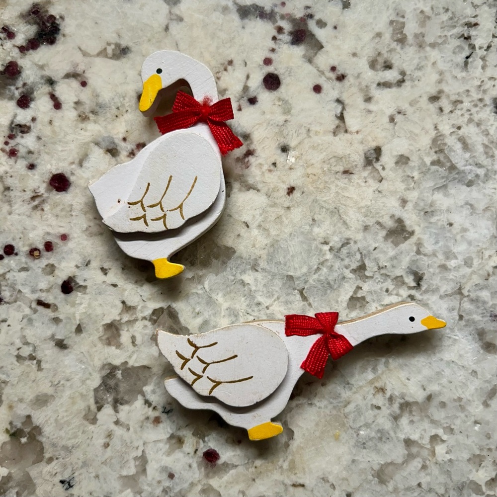 Goose Magnets with Red Bows